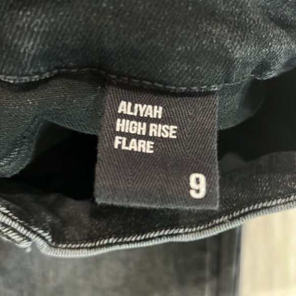 Super cute black wash flare jeans - Picture 9 of 9